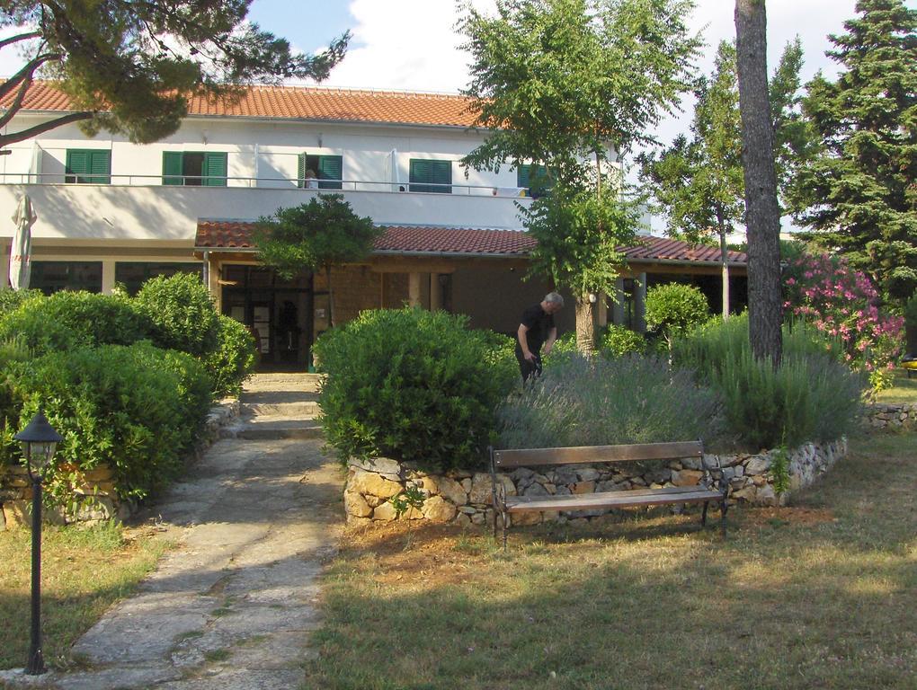 Kleine Hexe B&B Pension Pirovac Esterno foto